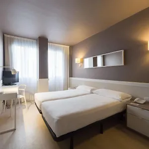 2* Hotel Paral-lel
